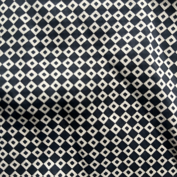 Real Clothes Black Cream 100% Silk Long Sleeve Diamond Print Button Up Size S - Picture 3 of 6